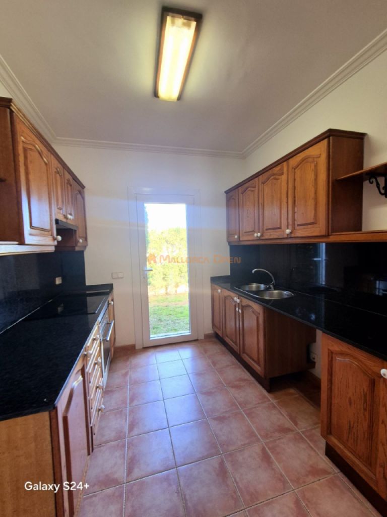 Reihenhaus-Chalet im Wohngebiet von Cala Mandia