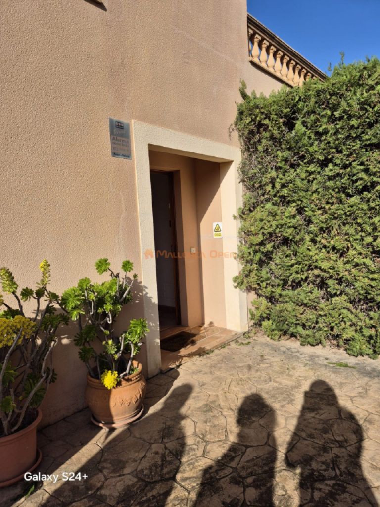 Reihenhaus-Chalet im Wohngebiet von Cala Mandia