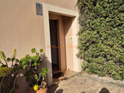 Reihenhaus-Chalet im Wohngebiet von Cala Mandia