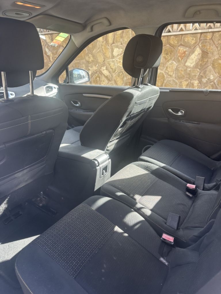 Renault Scenic Grande con nueva inspección (TÜV)