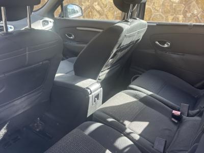 Renault Scenic Grande con nueva inspección (TÜV)