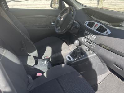 Renault Scenic Grande con nueva inspección (TÜV)