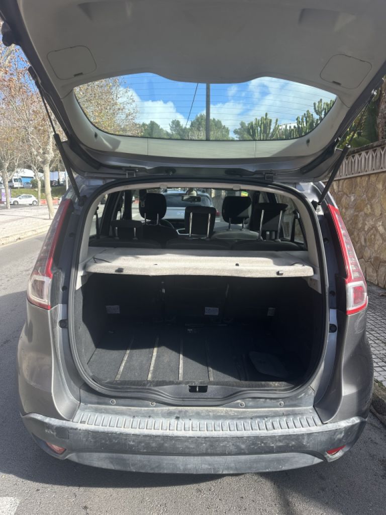 Renault Scenic Grande con nueva inspección (TÜV)