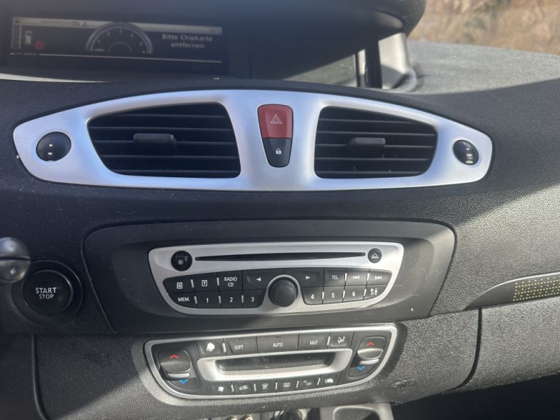 Renault Scenic Grande con nueva inspección (TÜV)