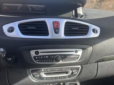 Renault Scenic Grande con nueva inspección (TÜV)