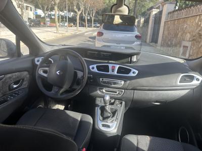 Renault Scenic Grande con nueva inspección (TÜV)