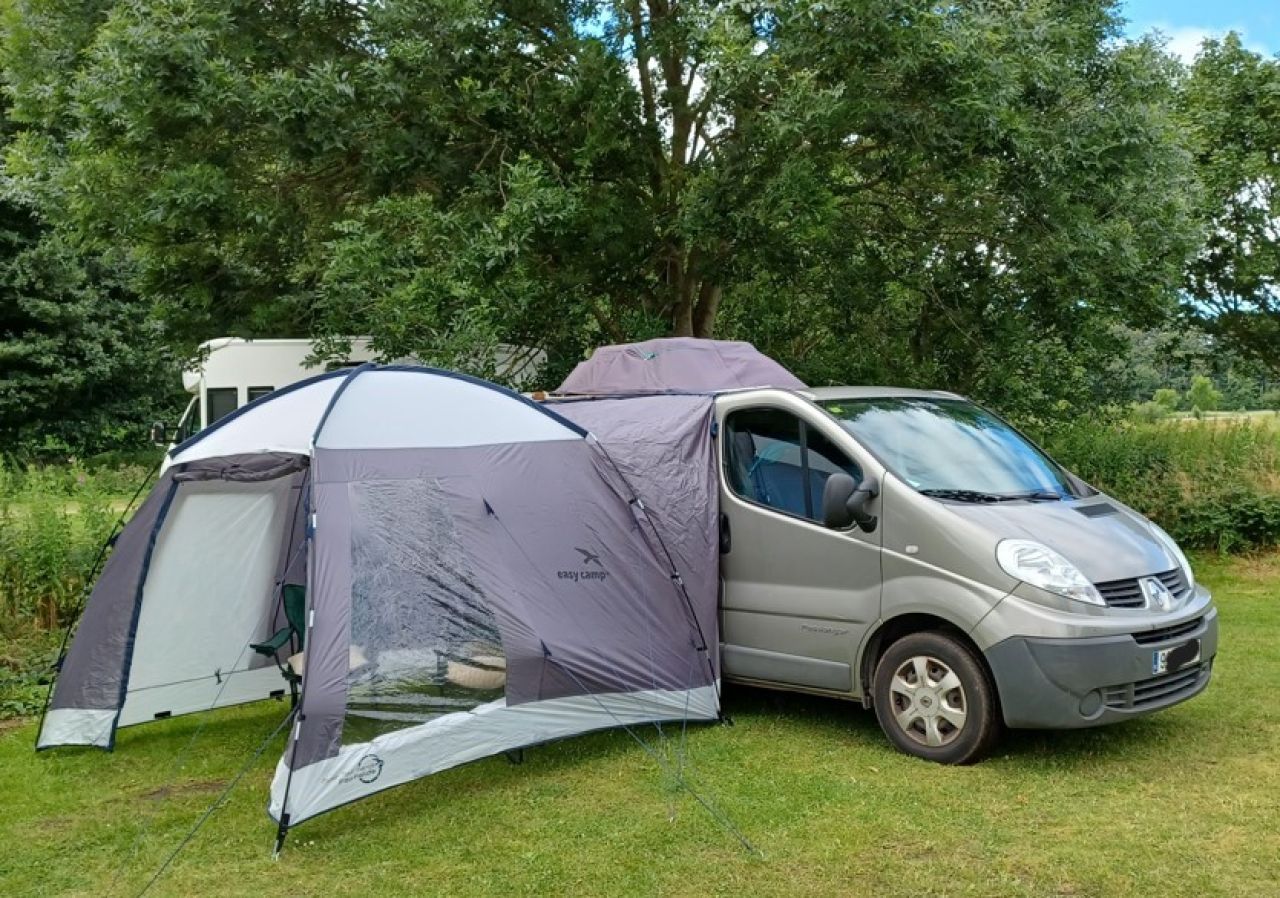 Renault Trafic  DCi 115 mit Campervan Zulassung Spanien Kilometerstand NUR 85.350Km (ein Eigner)