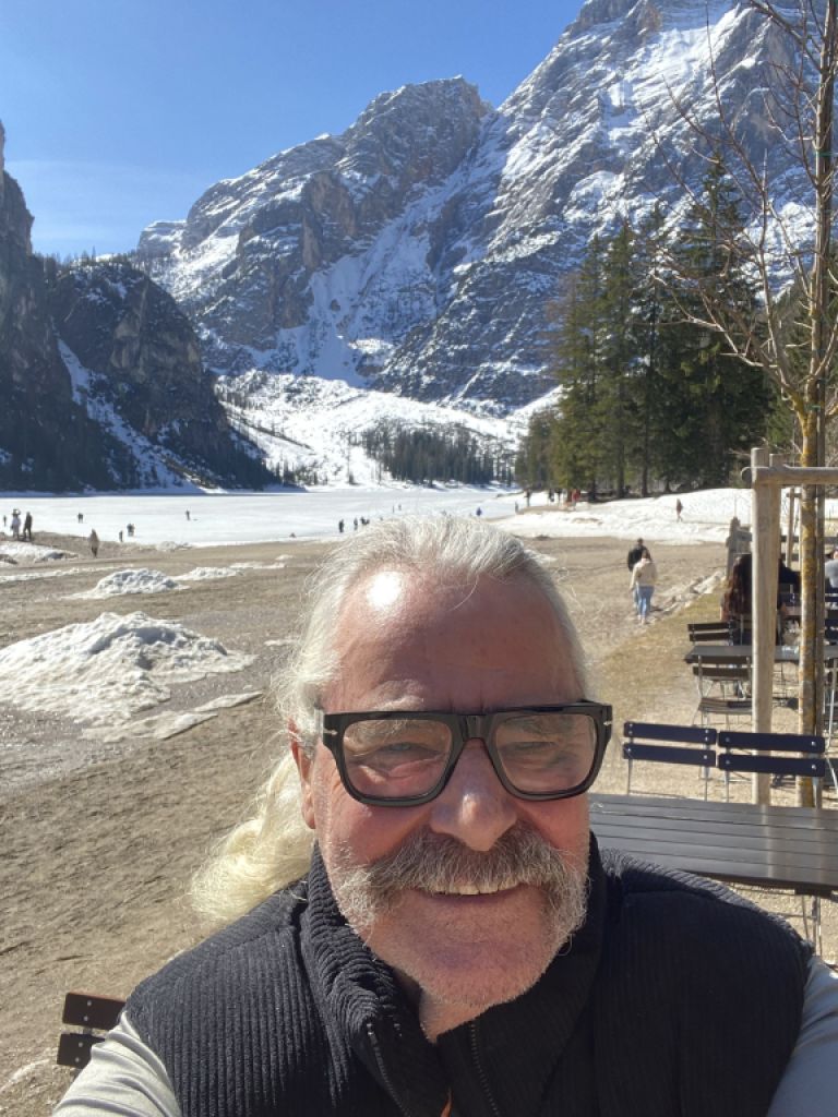 Rentner bietet seine Arbeitskraft sucht Zimmer