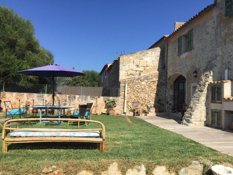 Finca restaurada de 2 plantas - típicamente mallorquina - con pequeño terreno cerca de Felanitx --- F 165 VK