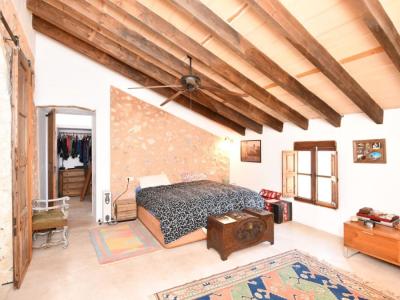 Finca restaurada de 2 plantas - típicamente mallorquina - con pequeño terreno cerca de Felanitx --- F 165 VK