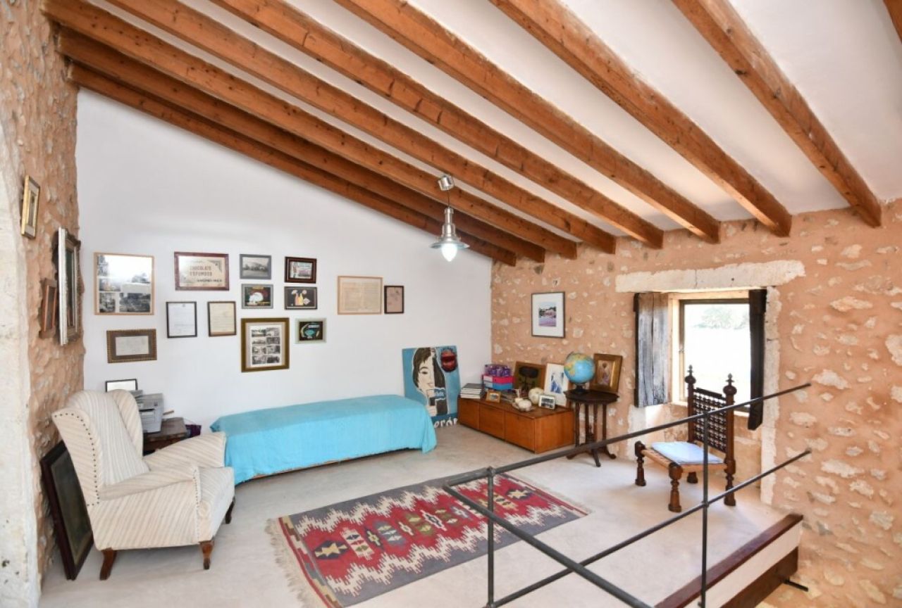Finca restaurada de 2 plantas - típicamente mallorquina - con pequeño terreno cerca de Felanitx --- F 165 VK
