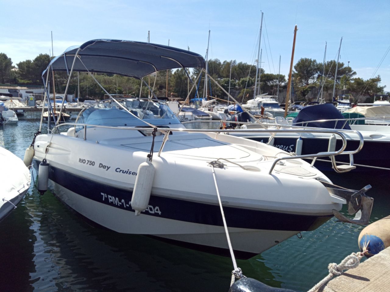 Rio 750 Daycruiser 2x 137CV lancha a motor con 2 plazas para dormir
