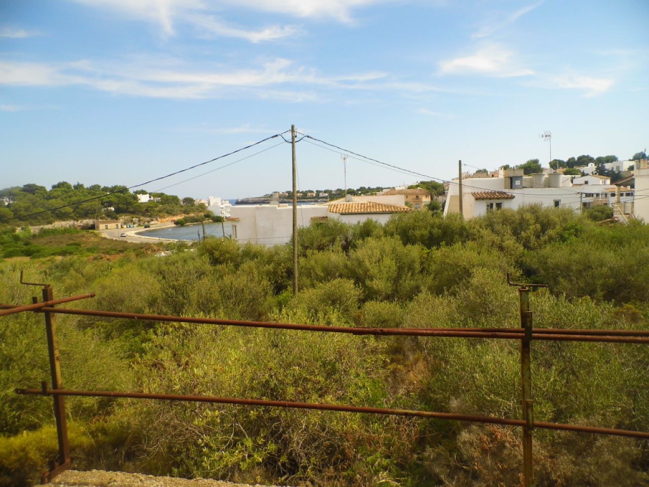 Chalet de concha para finalización con proyecto y vista parcial al mar en Porto Petro-- CH 03