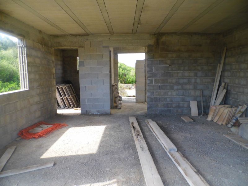 Rohbauchalet zur Vollendung mit Projekt und Teilmeerblick in Porto Petro-- CH 03