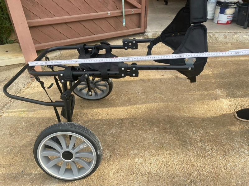 Wheelchair for large dogs