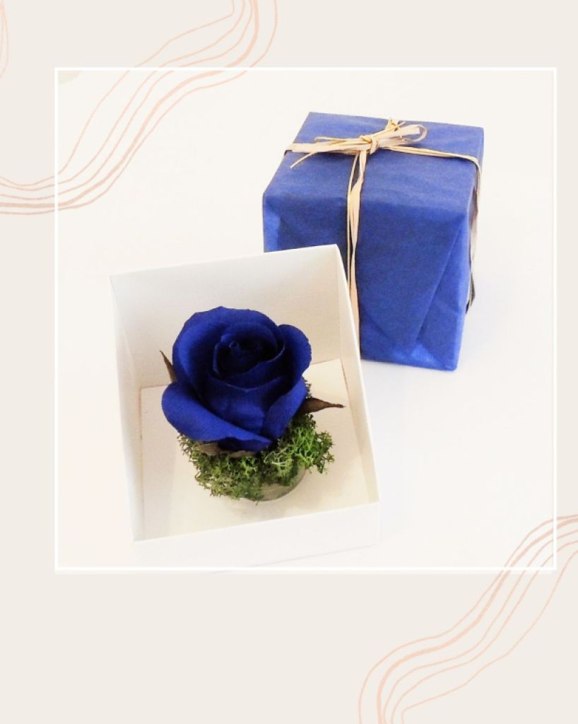 Pink crepe paper in gift box, various colors