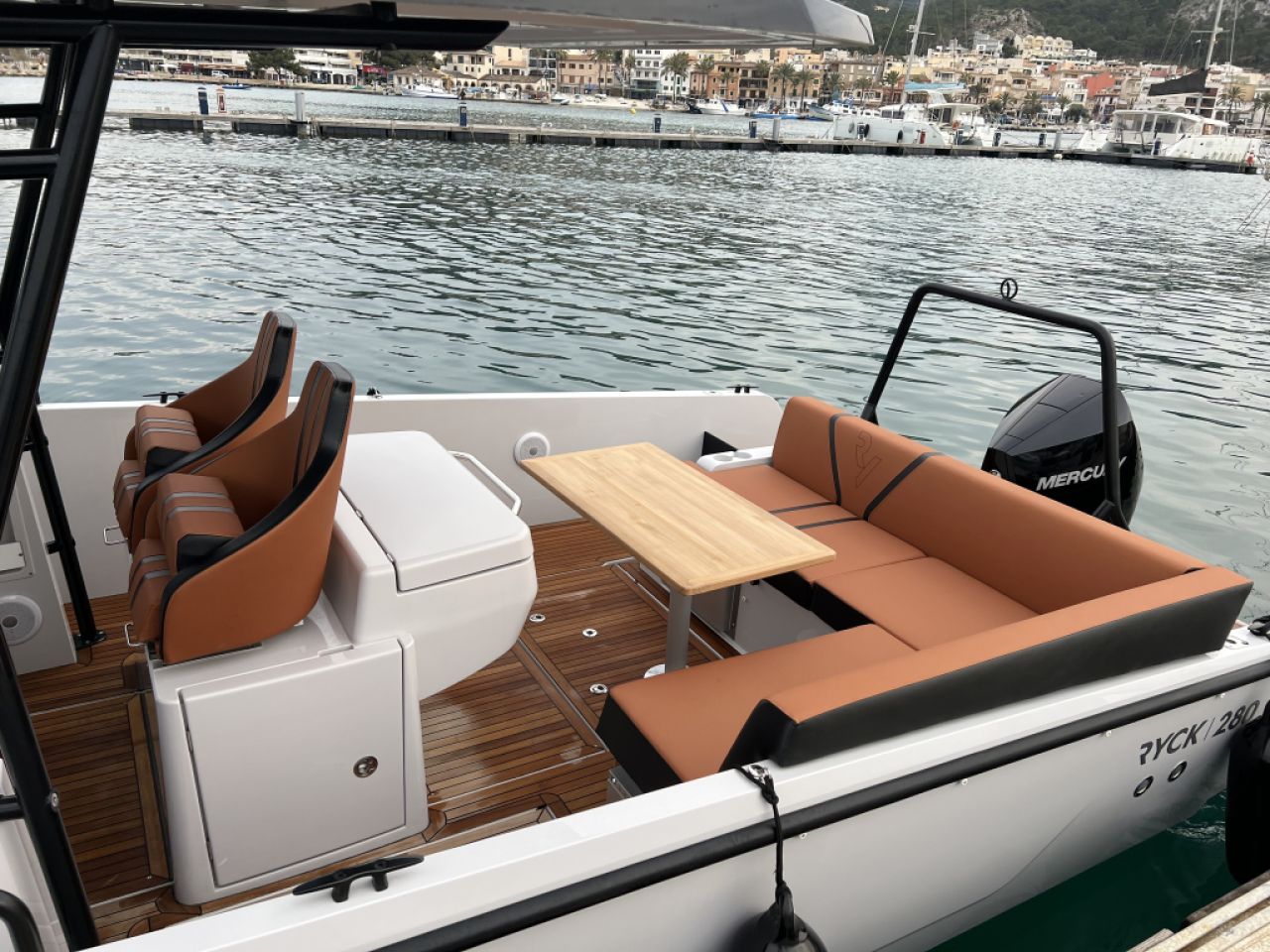 RYCK 280 – Potencia, estilo y diversión en el mar!