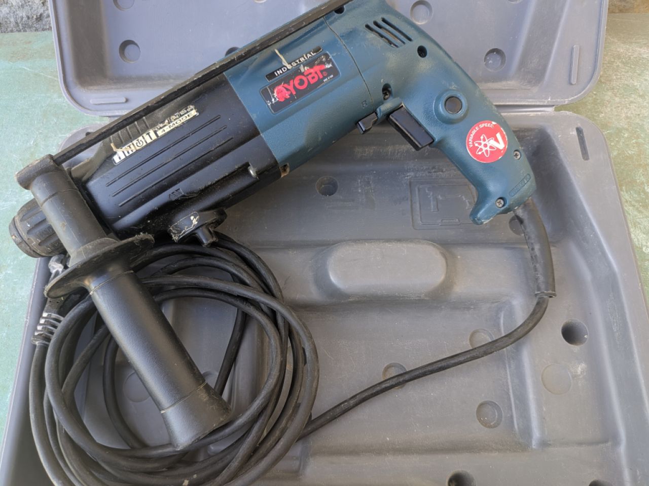 RYOBI Bohrhammer Modell Industrial 230 Volt - 750 Watt.