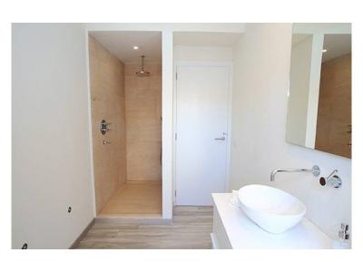 SAISON 25 / 26: Saniertes, modernes Dorfhaus mit Innenhof in San Llorenc -- DH 08 WT