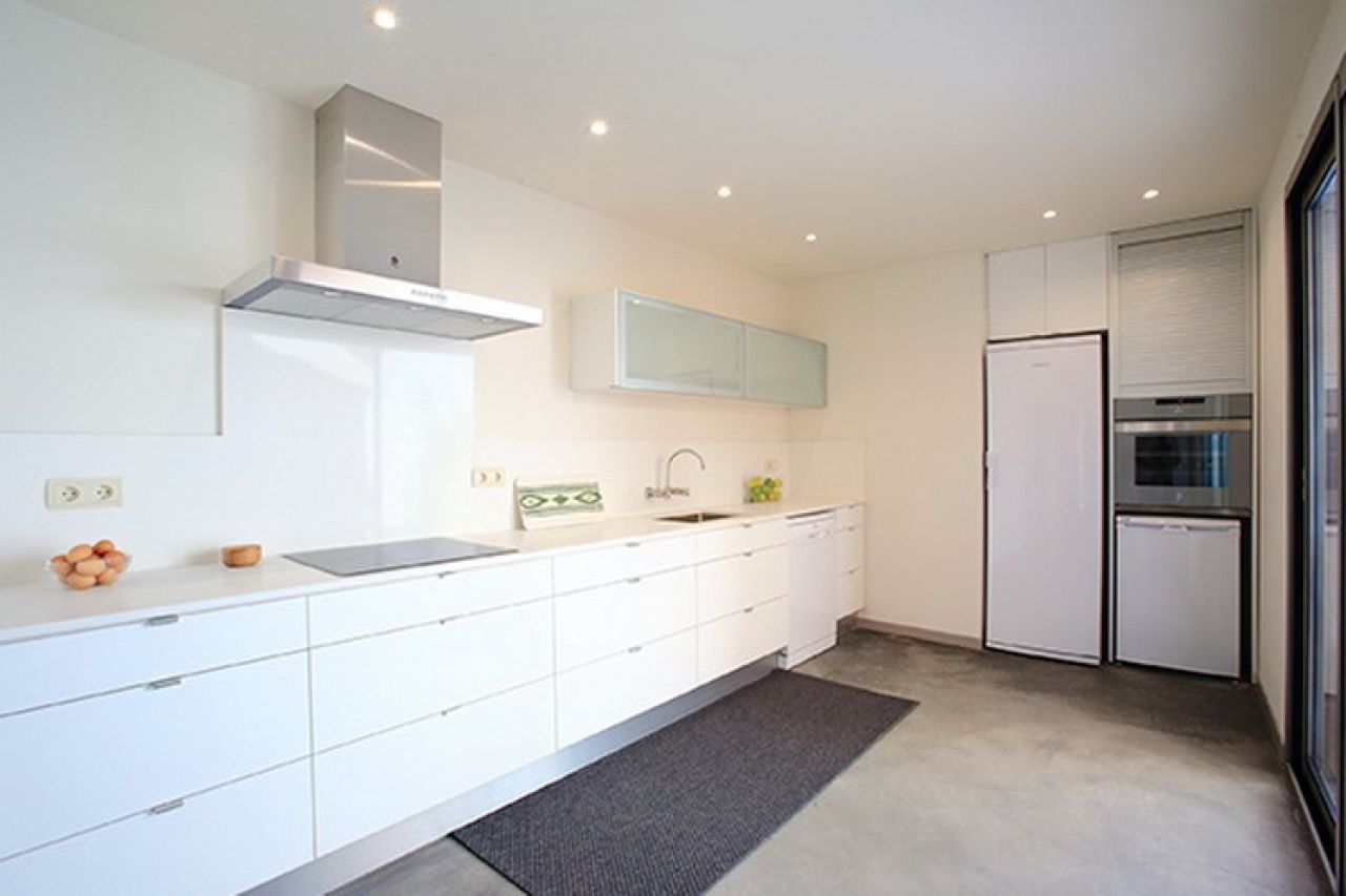 SAISON 25 / 26: Saniertes, modernes Dorfhaus mit Innenhof in San Llorenc -- DH 08 WT