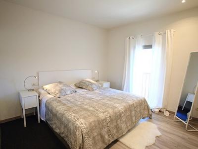 SAISON 25 / 26: Saniertes, modernes Dorfhaus mit Innenhof in San Llorenc -- DH 08 WT