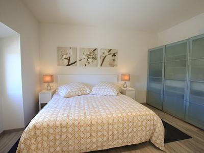 SAISON 25 / 26: Saniertes, modernes Dorfhaus mit Innenhof in San Llorenc -- DH 08 WT