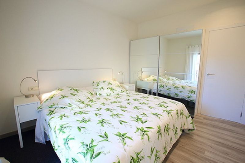 SAISON 25 / 26: Saniertes, modernes Dorfhaus mit Innenhof in San Llorenc -- DH 08 WT