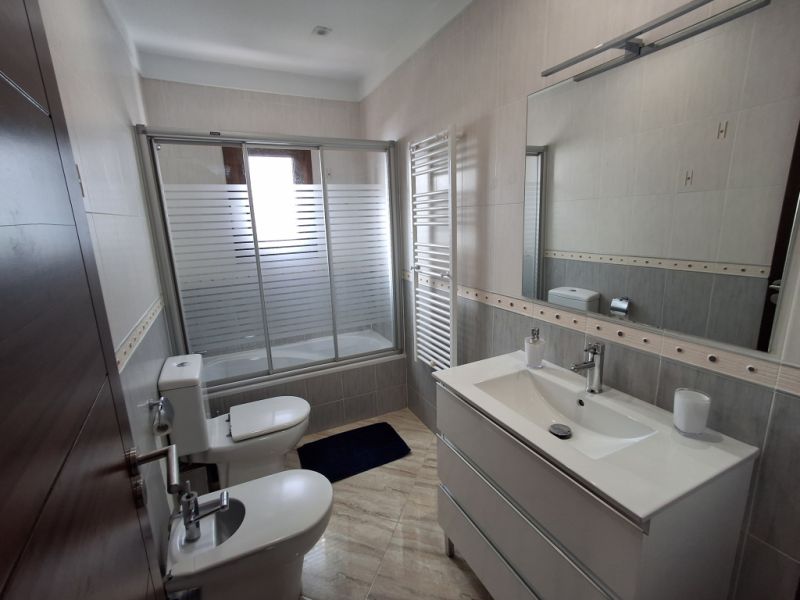 SAISON 26/27: Grosses Apartment mit Gemeinschaftspool in 1. Linie der Küste v Portocolom -- AP 403aT