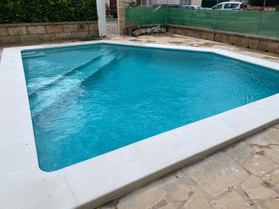 SAISON 26/27: Grosses Apartment mit Gemeinschaftspool in 1. Linie der Küste v Portocolom -- AP 403aT