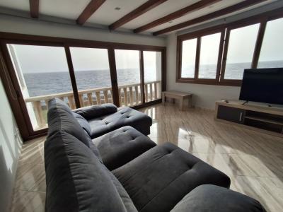 SAISON 26/27: Grosses Apartment mit Gemeinschaftspool in 1. Linie der Küste v Portocolom -- AP 403aT