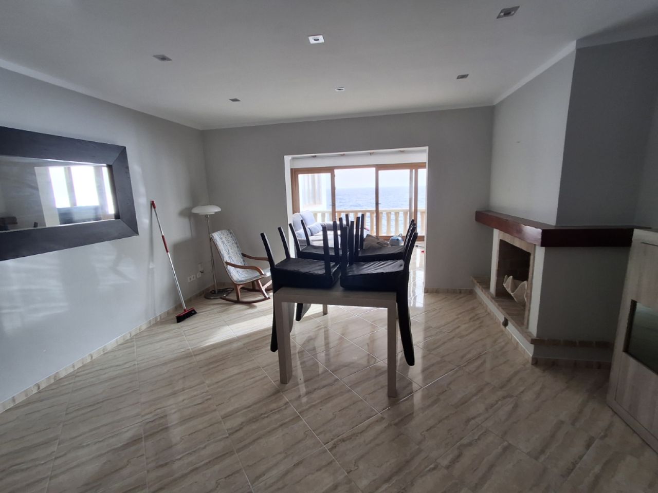 SAISON 26/27: Grosses Apartment mit Gemeinschaftspool in 1. Linie der Küste v Portocolom -- AP 403aT