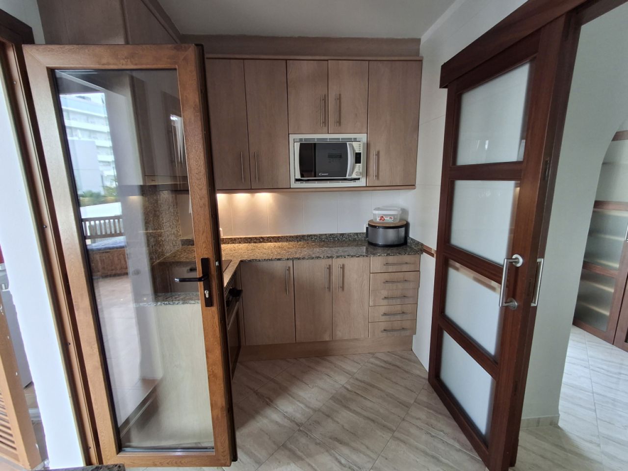 SAISON 26/27: Grosses Apartment mit Gemeinschaftspool in 1. Linie der Küste v Portocolom -- AP 403aT