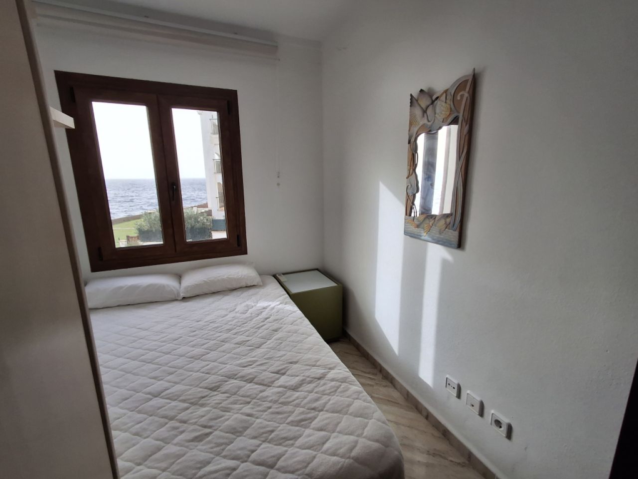 SAISON 26/27: Grosses Apartment mit Gemeinschaftspool in 1. Linie der Küste v Portocolom -- AP 403aT