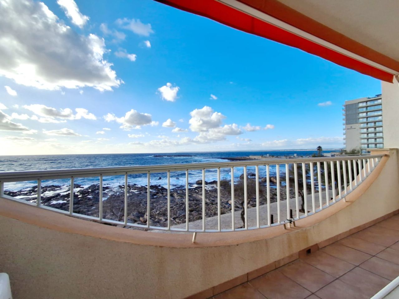 Temporada 26/27: Bonito apartamento en primera línea de la costa de Colonia St. Jordi -- AP 08 T