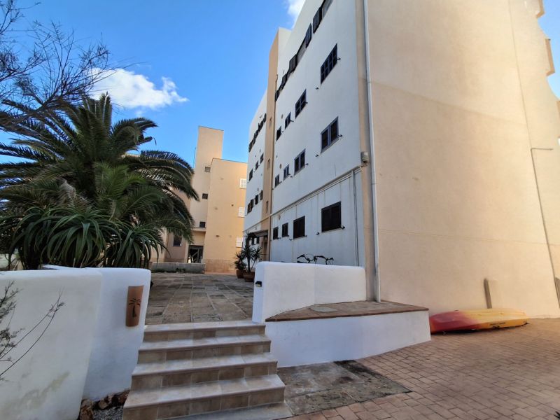 Temporada 26/27: Bonito apartamento en primera línea de la costa de Colonia St. Jordi -- AP 08 T