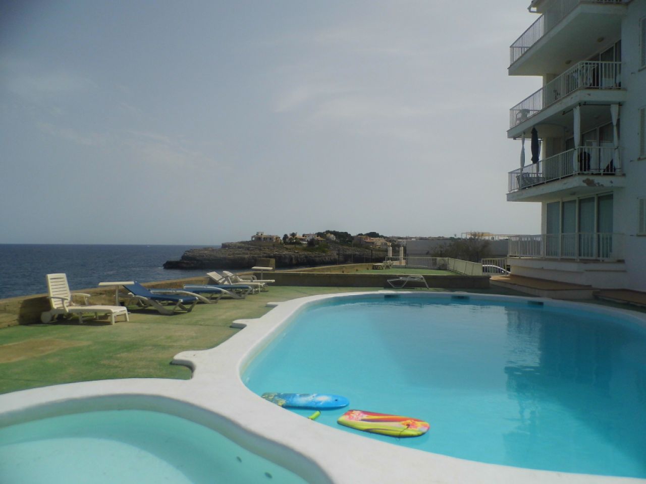 SEASON from SEPT 26 : Ground floor apartment with fireplace, pool and sea view in Porto Colom -- AP 