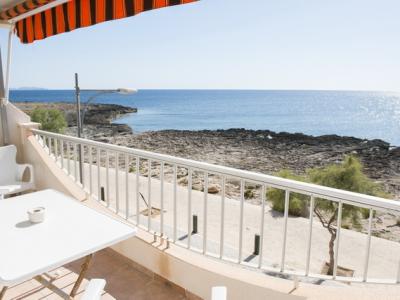 SEASON: Apartment in 1. Line of the beach and coast of Colonia St Jordi-- AP 08 T
