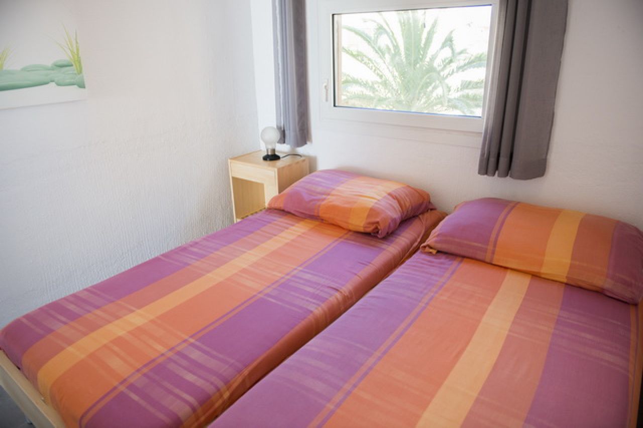 SEASON: Apartment in 1. Line of the beach and coast of Colonia St Jordi-- AP 08 T