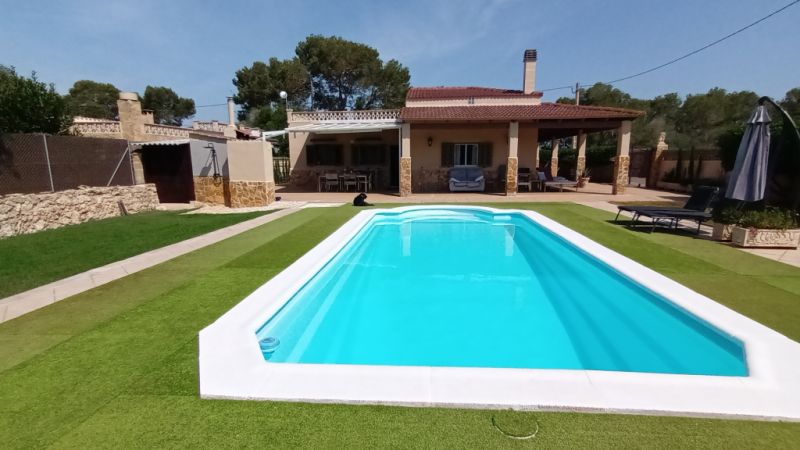 SAISON bis zu 4 Monate: Ebenerdiges Chalet mit Pool, AC; Pelett am S Amarrador - Santanyi -- CH 42 T