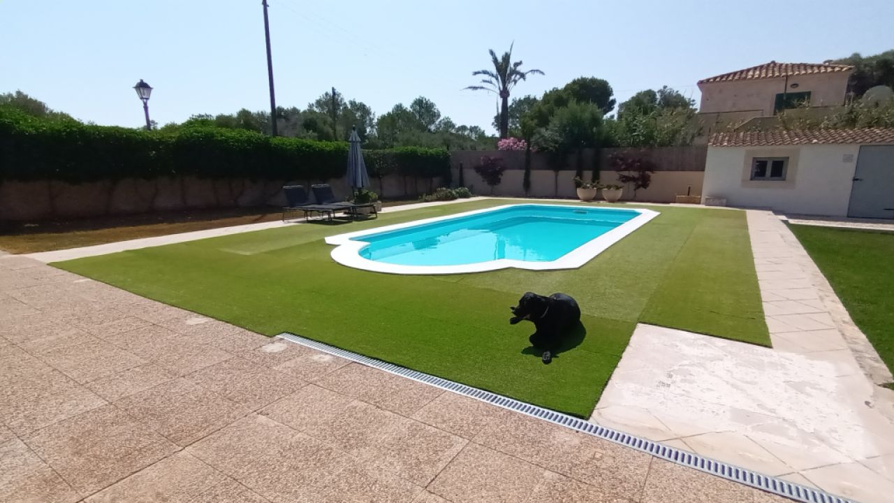 SAISON bis zu 4 Monate: Ebenerdiges Chalet mit Pool, AC; Pelett am S Amarrador - Santanyi -- CH 42 T