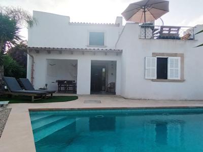 Saison: Chalet mit Fussbodenheizung, Garten und Pool in Cala LLombards -- CH 07 T