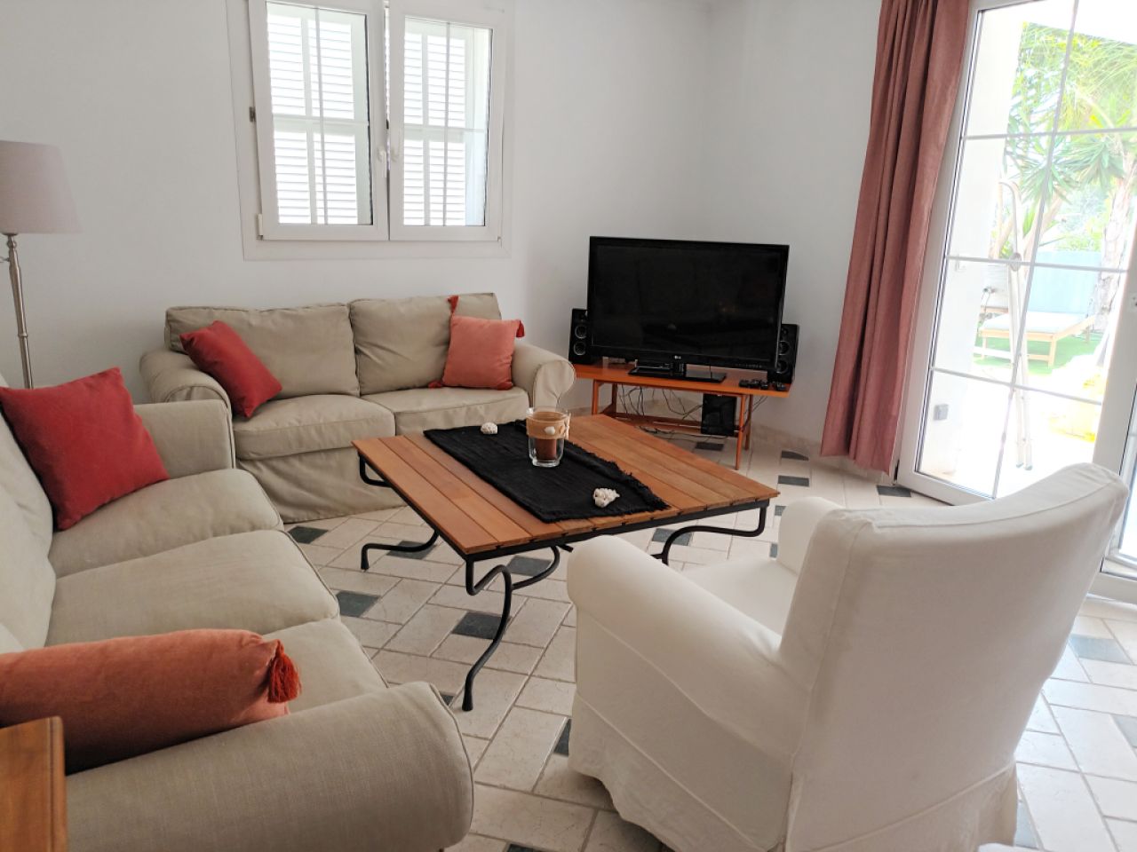 Saison: Chalet mit Fussbodenheizung, Garten und Pool in Cala LLombards -- CH 07 T