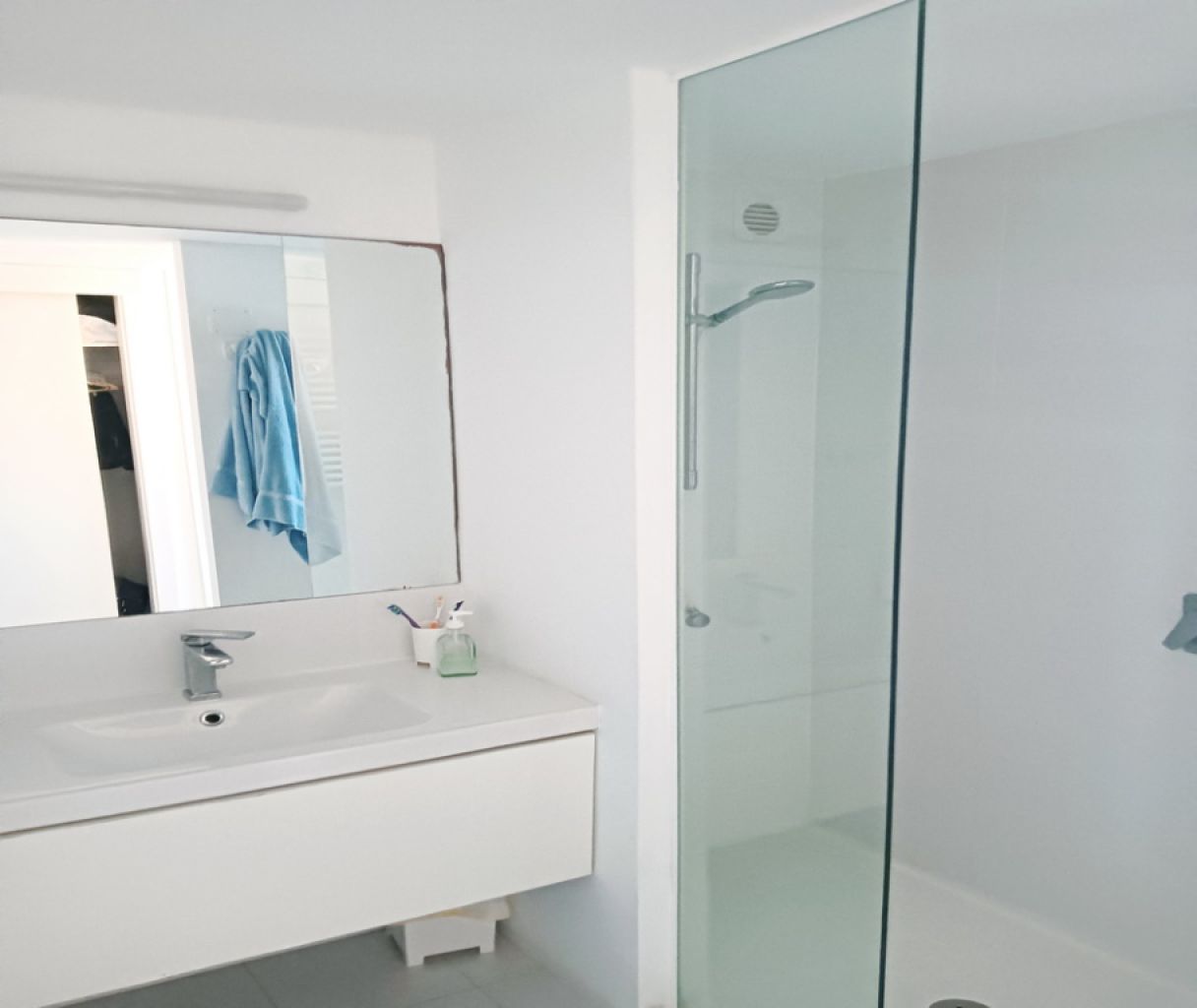 TEMPORADA: Dúplex - Apartamento en 1. Línea de la costa de Cala Murada -- AP 08 T