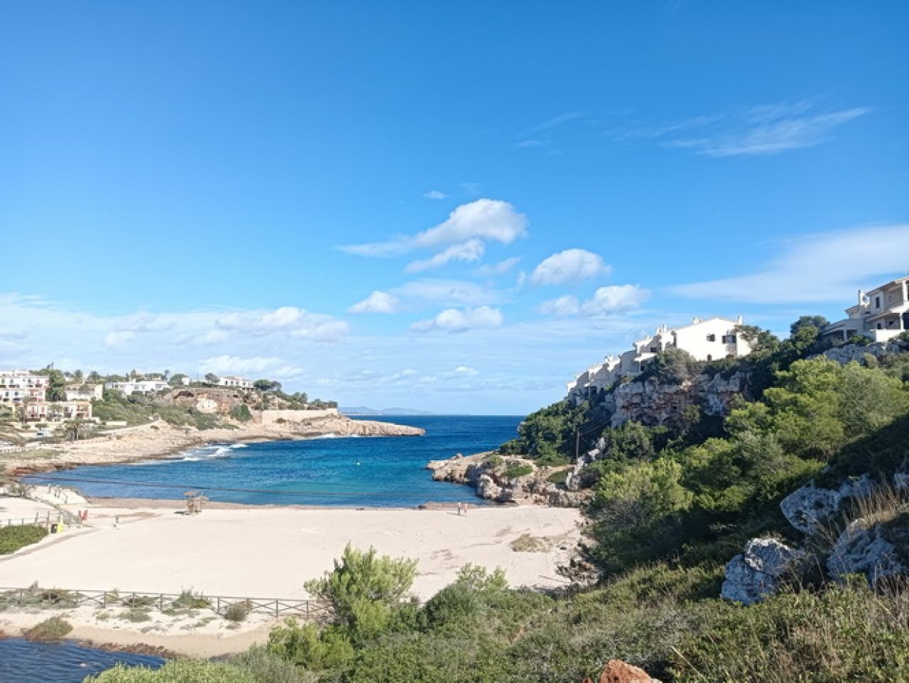 TEMPORADA: Dúplex - Apartamento en 1. Línea de la costa de Cala Murada -- AP 08 T