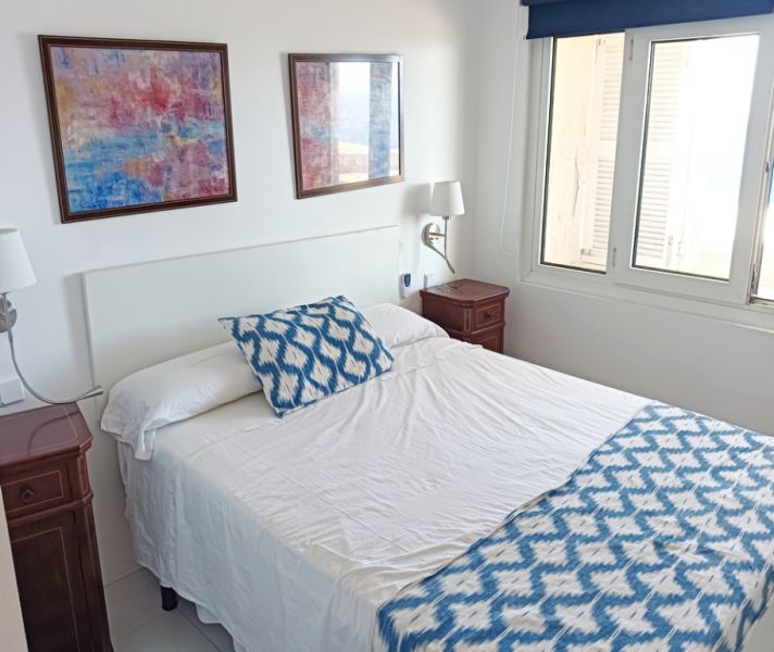 TEMPORADA: Dúplex - Apartamento en 1. Línea de la costa de Cala Murada -- AP 08 T