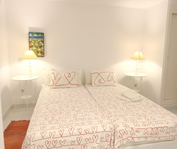 TEMPORADA: Dúplex - Apartamento en 1. Línea de la costa de Cala Murada -- AP 08 T