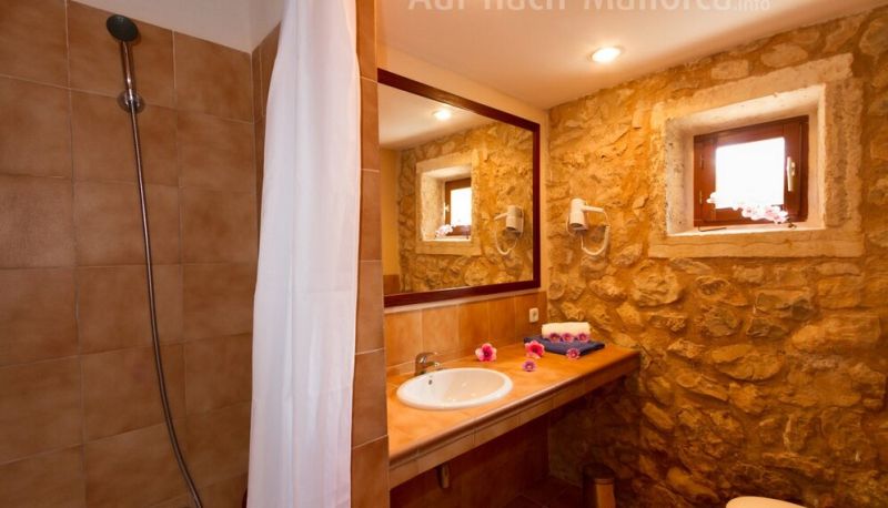 Saison: Ebenerdige Casita von 3 SZ und Gemeinschaftspool auf dem Land bei Manacor -- F 266 B