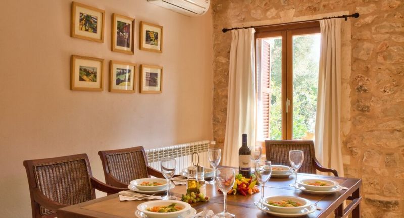 Saison: Ebenerdige Casita von 3 SZ und Gemeinschaftspool auf dem Land bei Manacor -- F 266 B