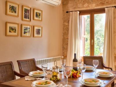 Saison: Ebenerdige Casita von 3 SZ und Gemeinschaftspool auf dem Land bei Manacor -- F 266 B