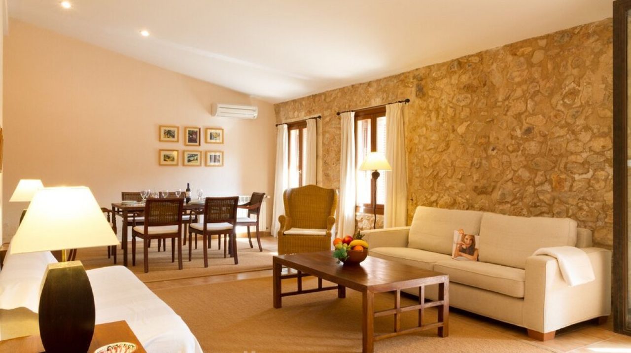 Saison: Ebenerdige Casita von 3 SZ und Gemeinschaftspool auf dem Land bei Manacor -- F 266 B